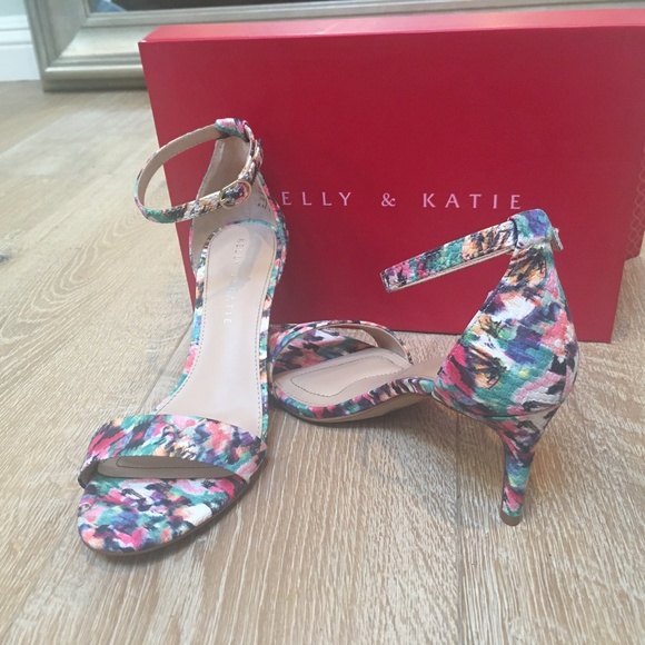 floral heels - Picture 2 of 2